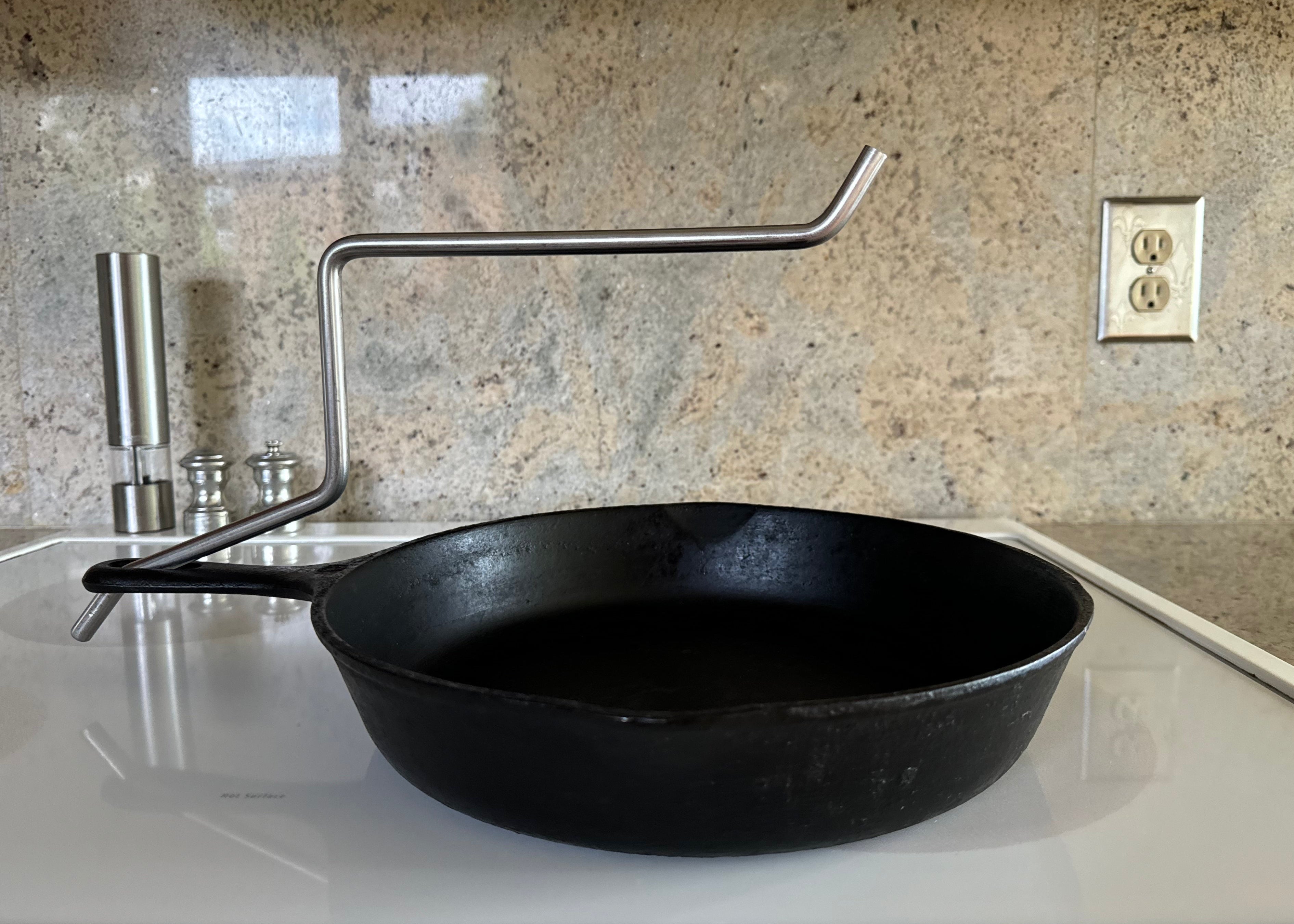 PoulTree Chicken Rod "The Perch" & Lodge Iron Skillet (Bundle)