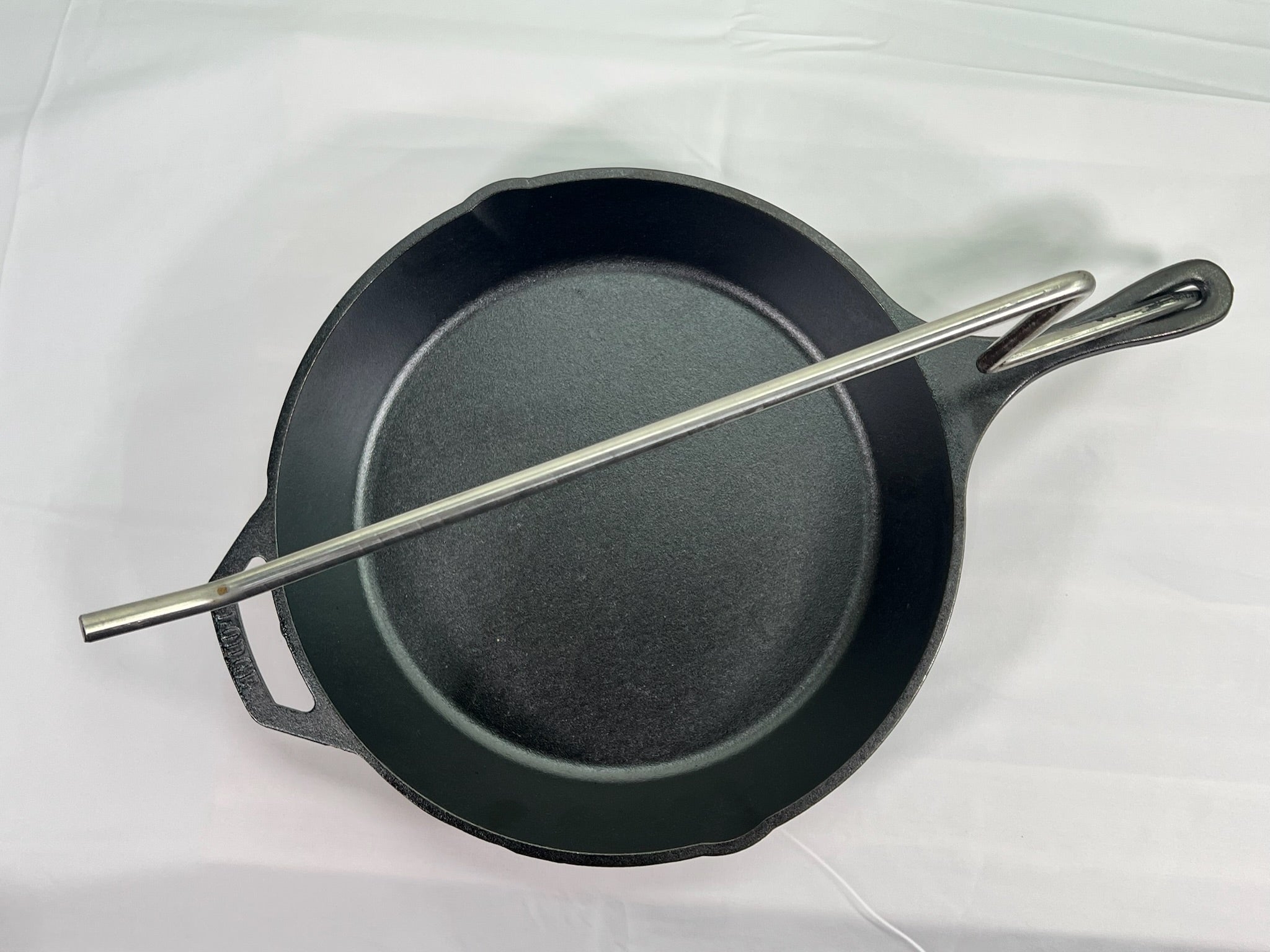 Gobbler XL or XXL PoulTree Rod & Lodge Cast Iron Skillet (For Turkeys)