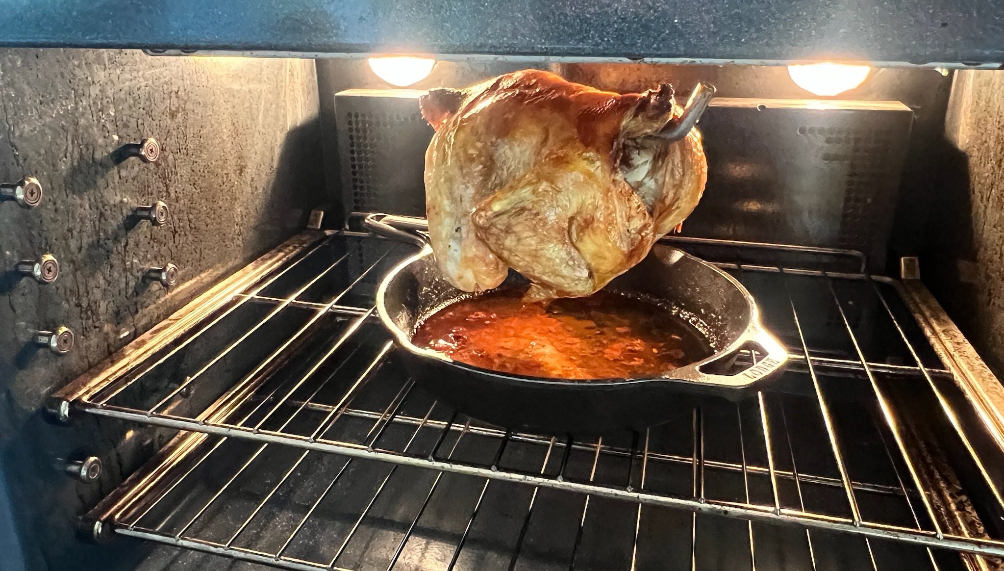 PoulTree Chicken Rod "The Perch" & Lodge Iron Skillet (Bundle)