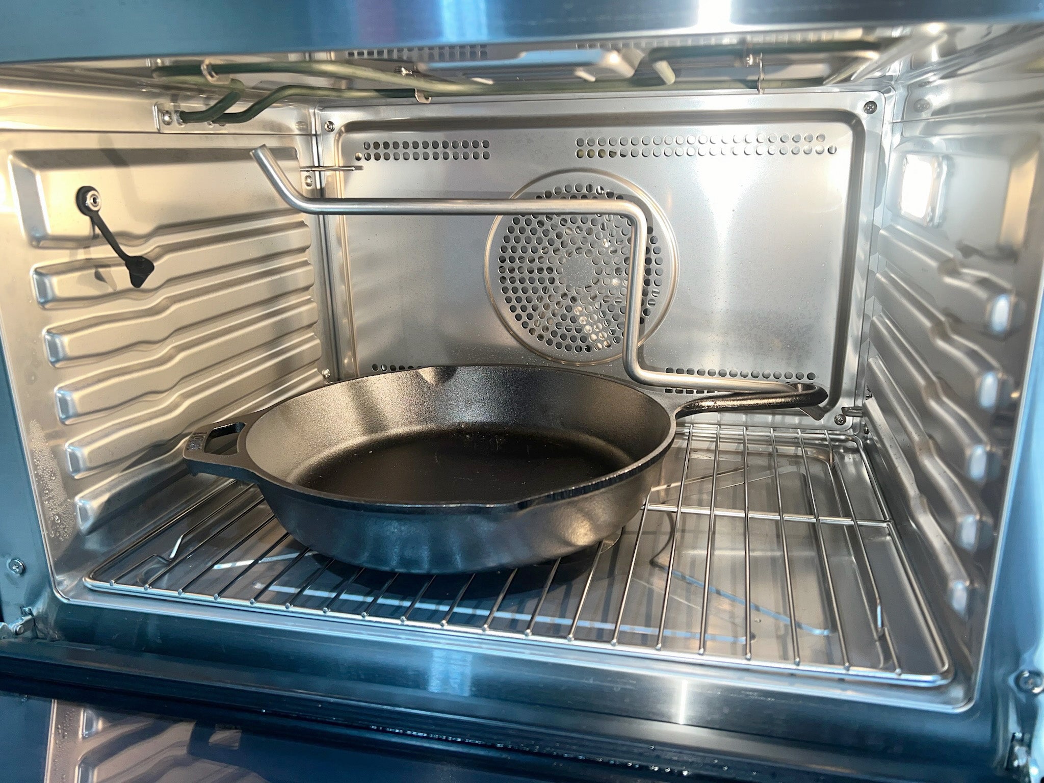 PoulTree Chicken Rod "The Perch" & Lodge Iron Skillet (Bundle)